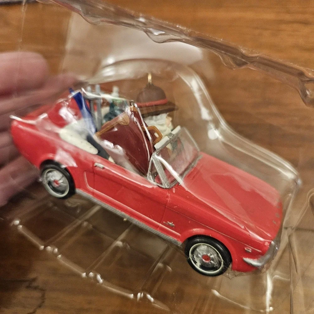 Enesco Cool Cruise 1964 1/2 Ford Mustang 30th Anniversary Limited Edition‎ Santa